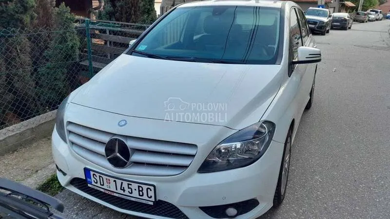 Mercedes-Benz B 180 2014 photo 2