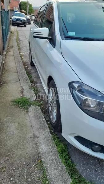 Mercedes-Benz B 180 2014 photo 4