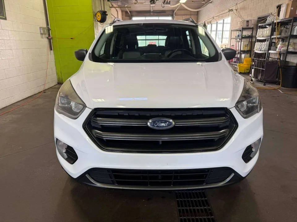 Ford Escape 2019 photo 2