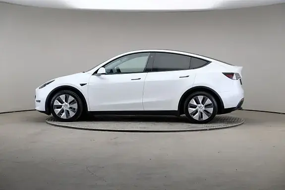 Tesla Model Y 2023 photo 4