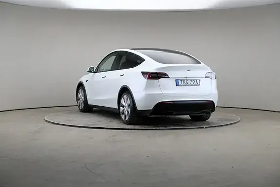 Tesla Model Y 2023 photo 2