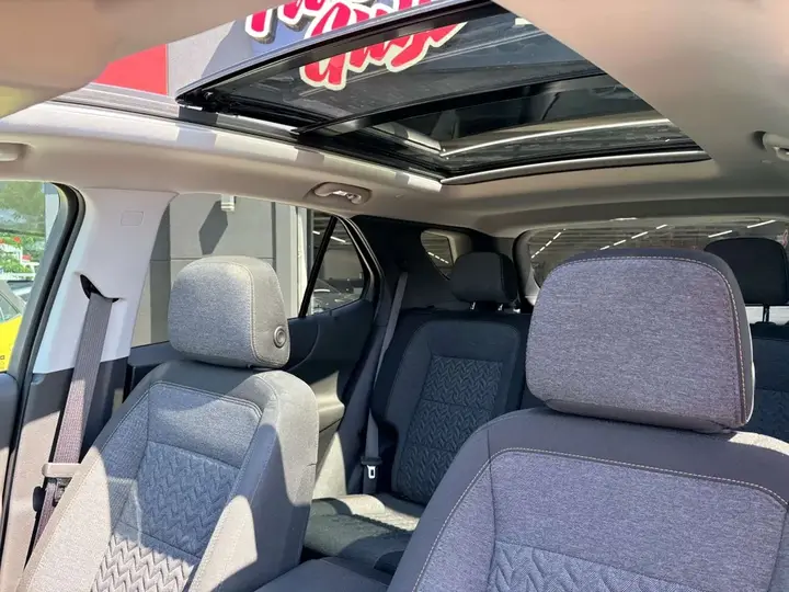 Chevrolet Equinox 2022 photo 2