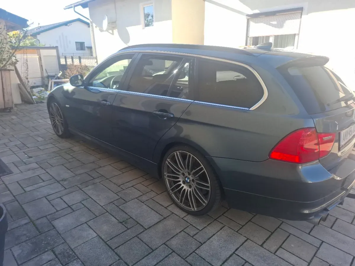 BMW 3 Series 2009 photo 3