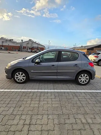 Peugeot 207 2011 photo 4