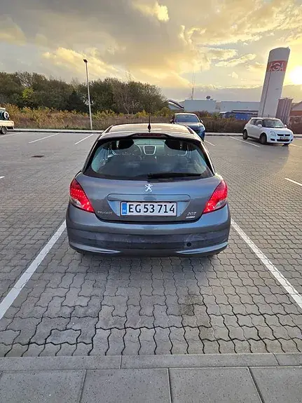 Peugeot 207 2011 photo 5