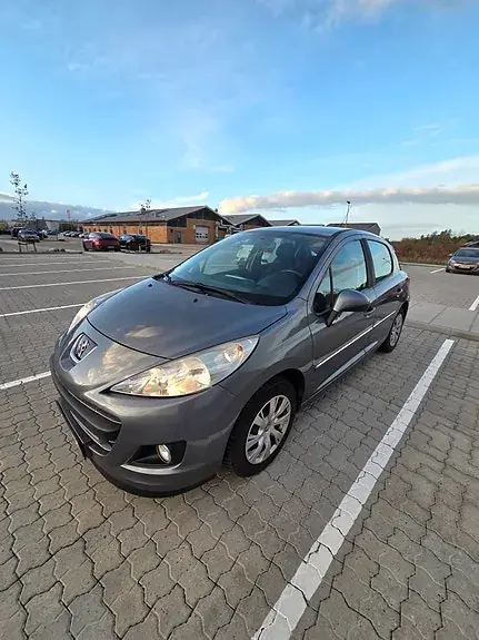 Peugeot 207 2011 photo 2