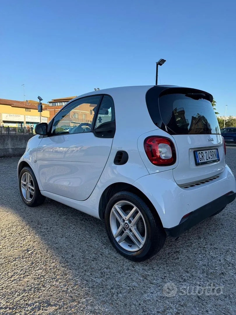Smart Fortwo 2019 photo 3