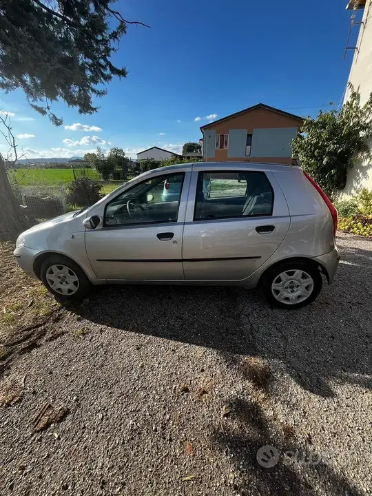 Fiat Punto 2004 photo 2