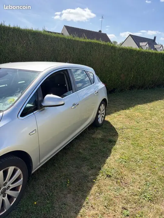 Opel Astra 2013 photo 5