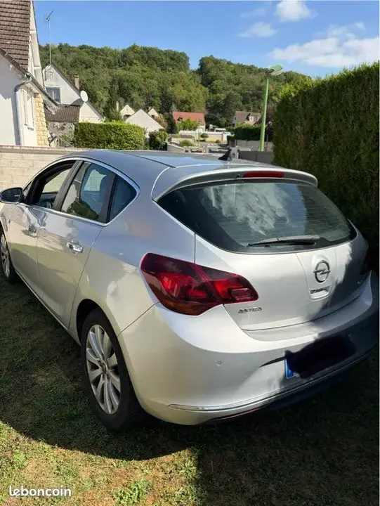 Opel Astra 2013 photo 4