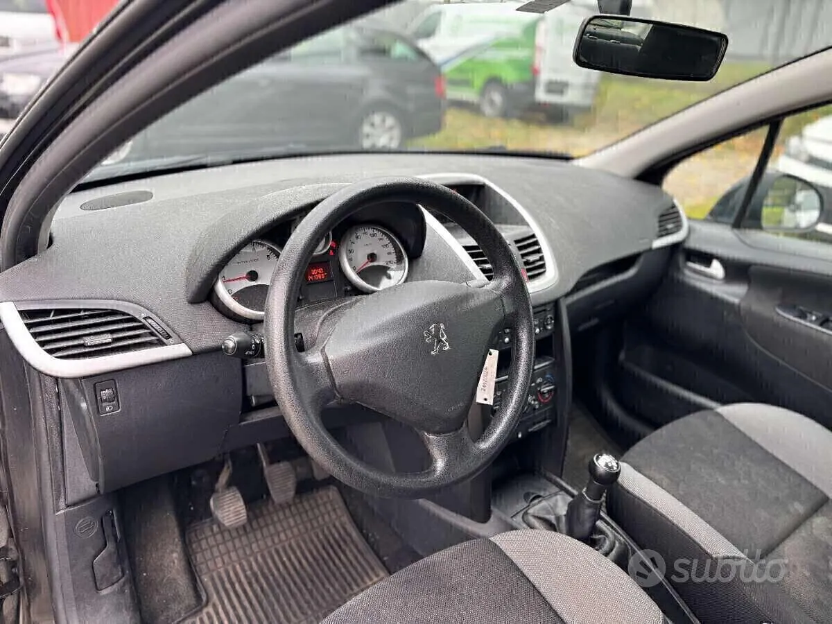 Peugeot 207 2009 photo 2