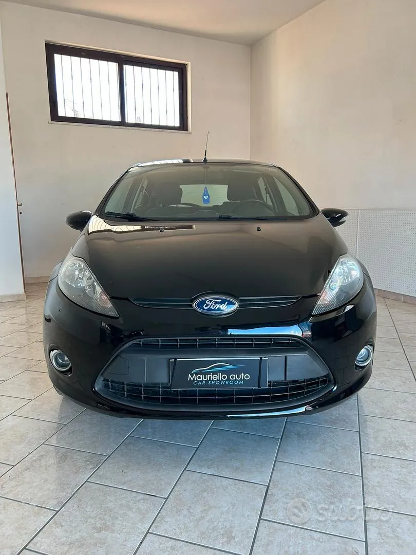 Ford Fiesta 2012 photo 2