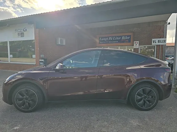 Tesla Model Y 2025 photo 3