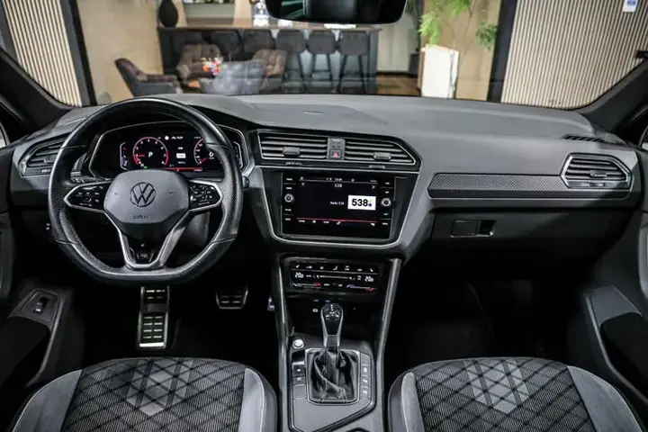 Volkswagen Tiguan 2024 photo 2