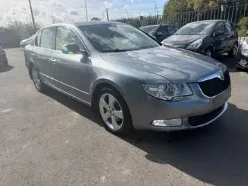 Skoda Superb 2010 photo 2