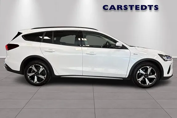 Ford Focus 2023 photo 2