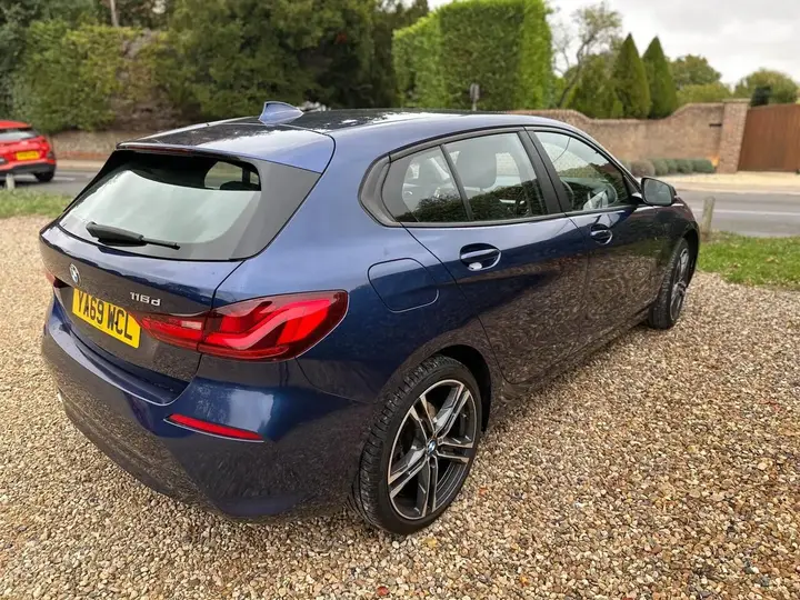BMW 1 Series 2020 photo 3