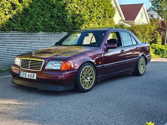 Mercedes-Benz C230