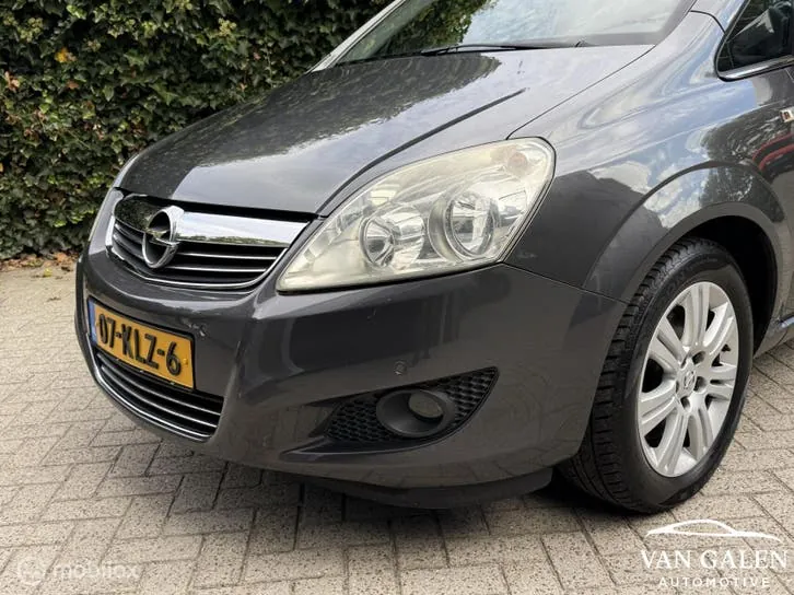Opel Zafira 2010 photo 2