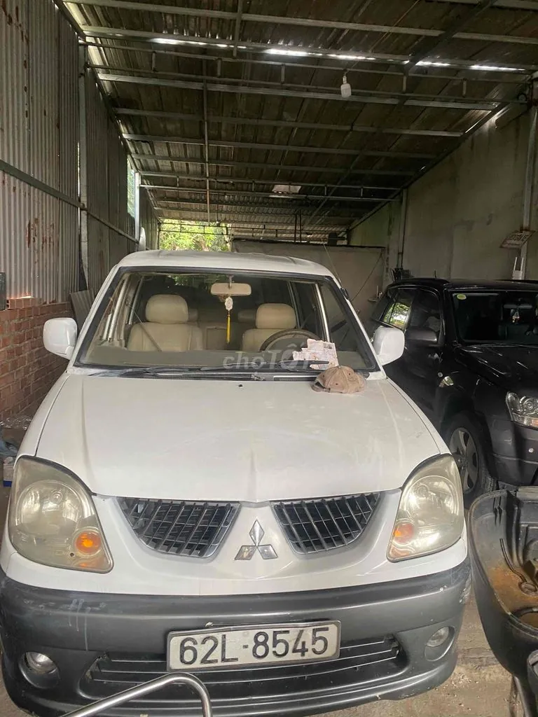 Mitsubishi Jolie