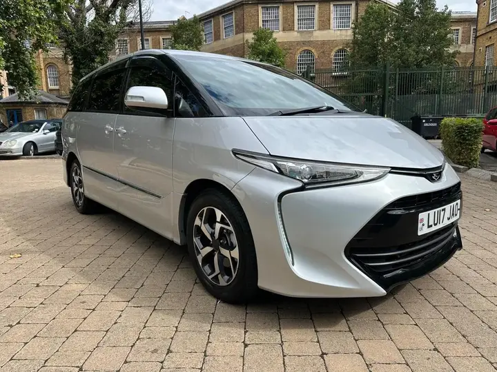 Toyota Estima 2025 photo 2