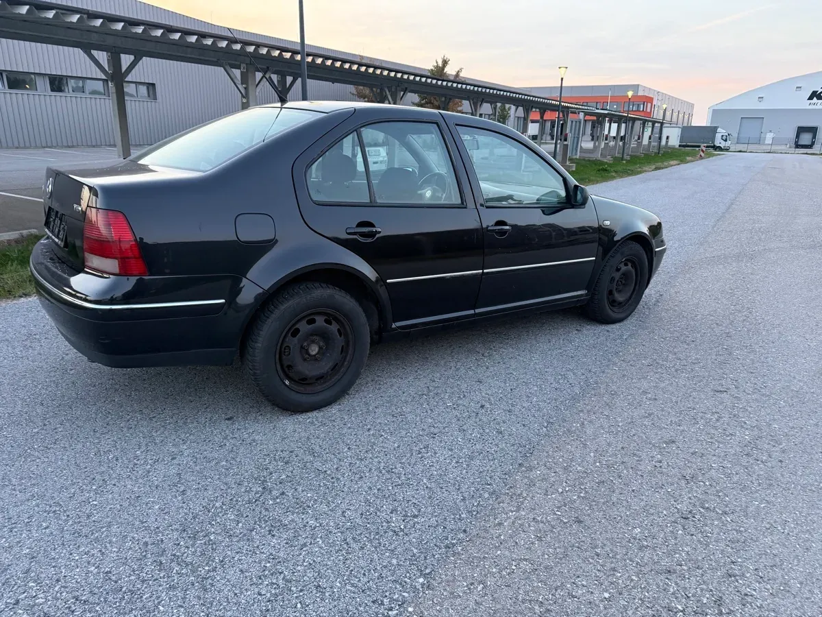 Volkswagen Bora 2004 photo 2