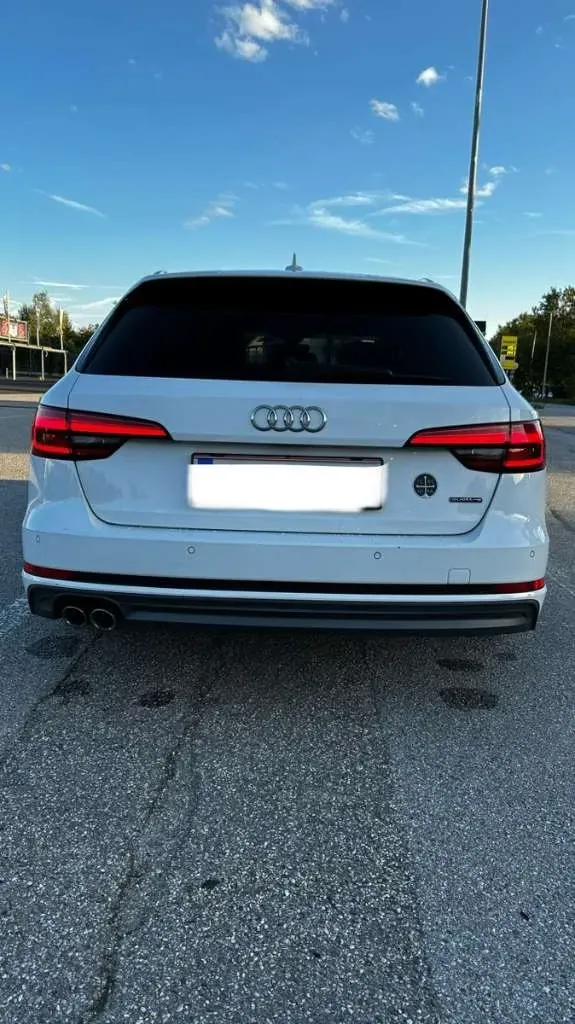 Audi A4 2015 photo 2