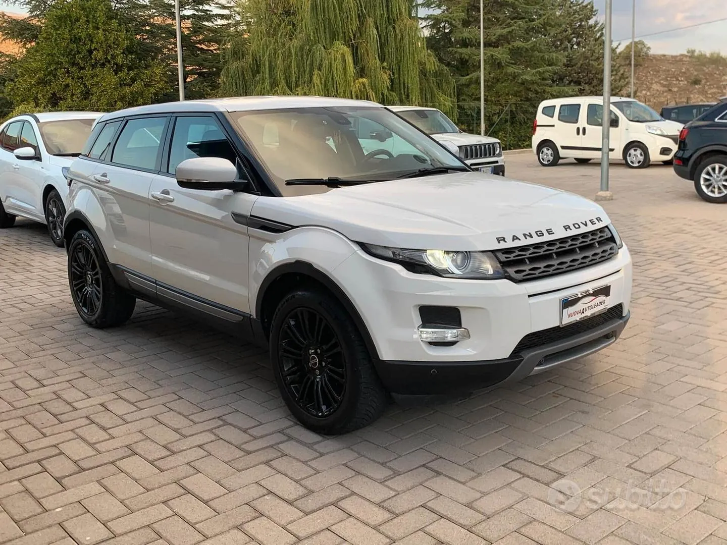Land Rover Evoque 2012 photo 2