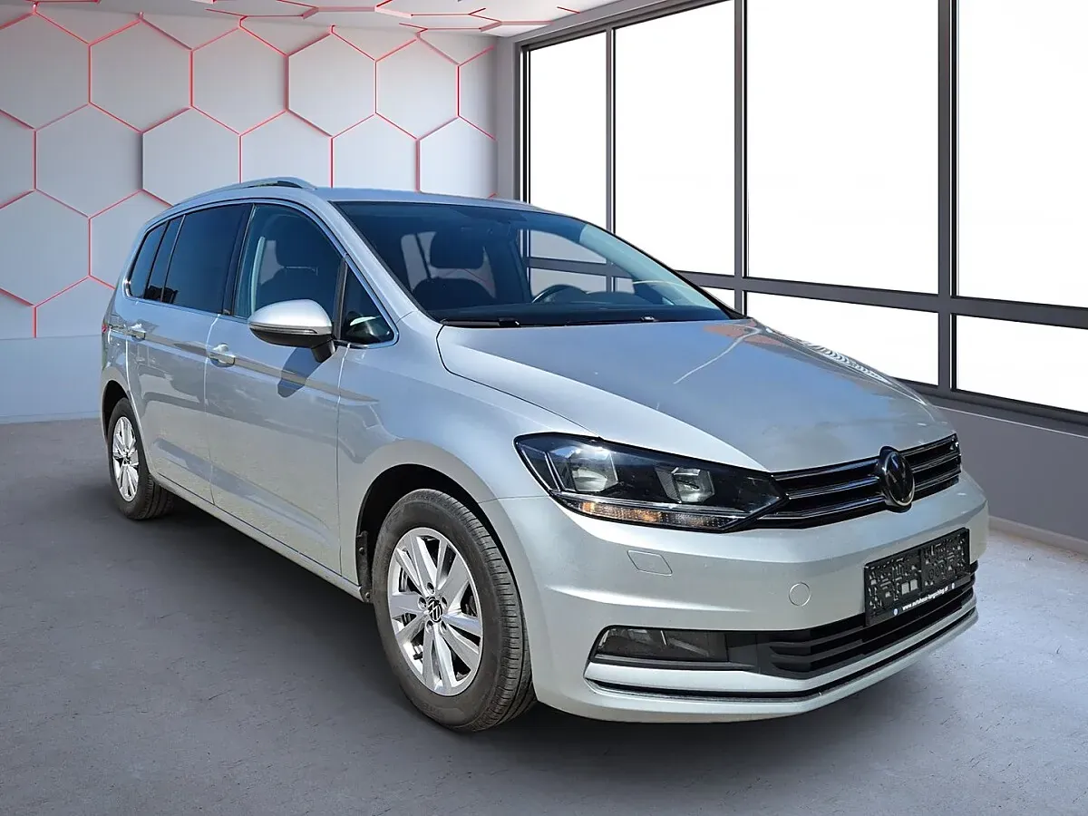 Volkswagen Touran 2021 photo 2