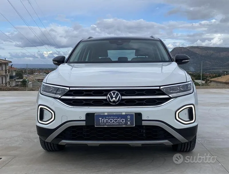 Volkswagen T-Roc 2023 photo 2