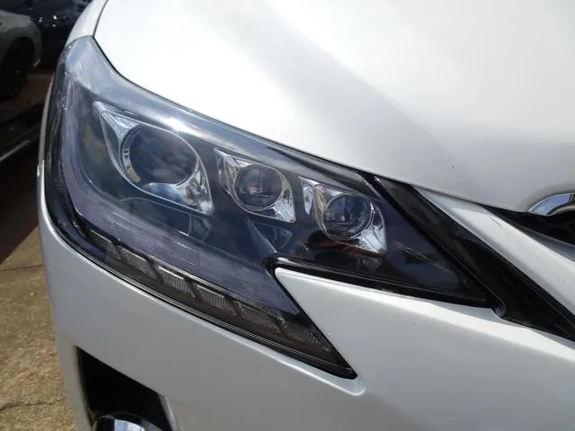 Toyota Mark X 2011 photo 5
