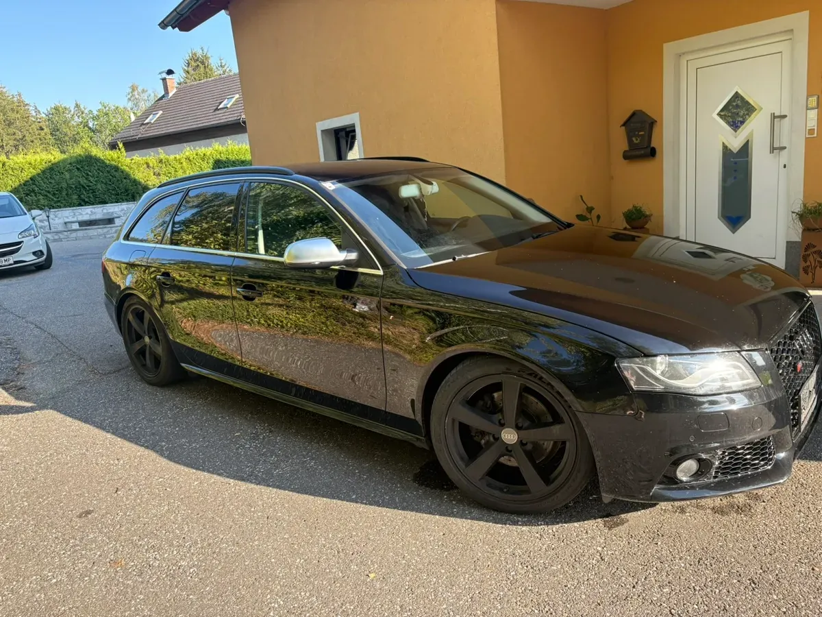 Audi A4 2010 photo 2