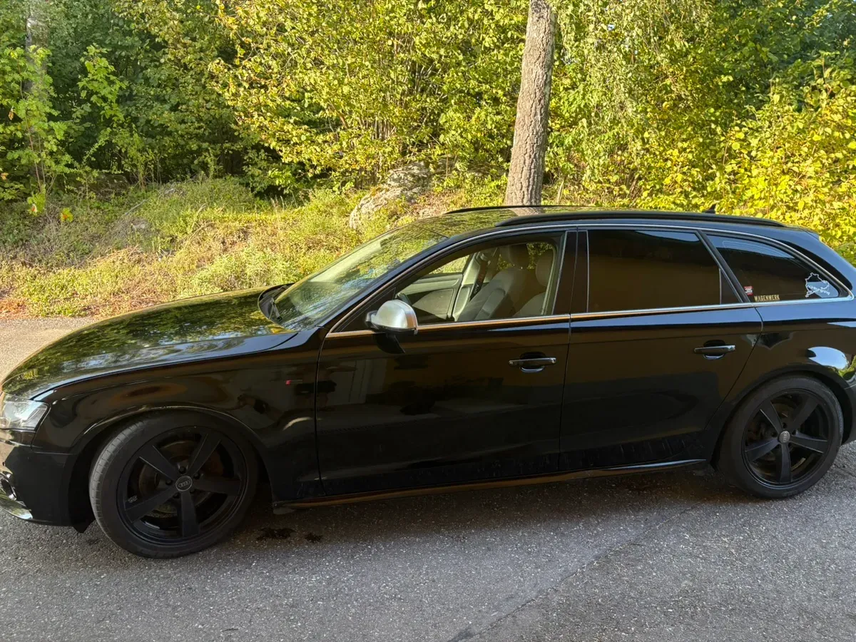 Audi A4 2010 photo 3