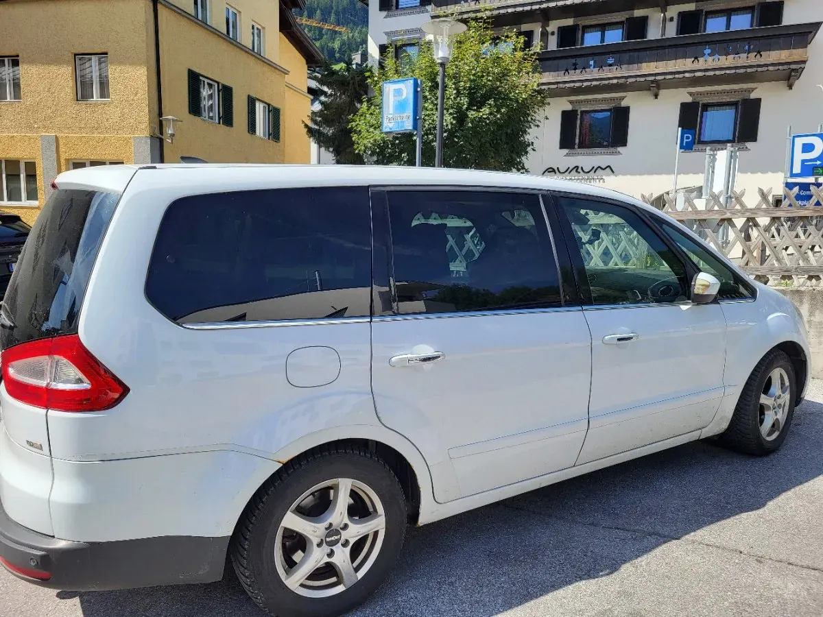 Ford Galaxy 2009 photo 3