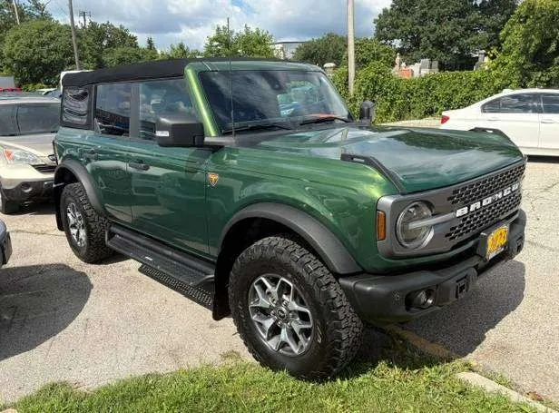 Ford Bronco 2023 photo 2