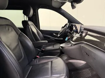 Mercedes-Benz Eqv 2023 photo 2