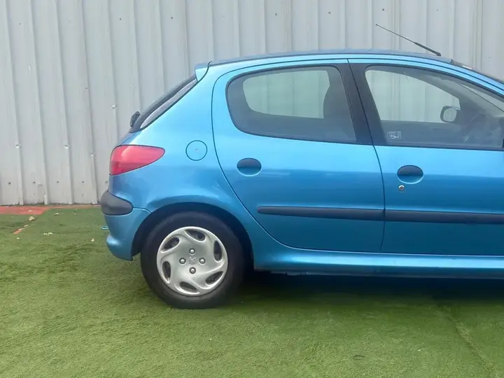 Peugeot 206 2002 photo 3