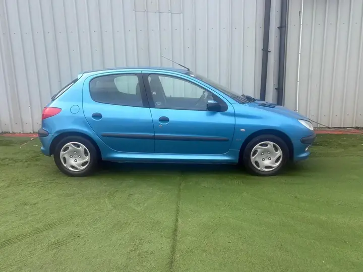 Peugeot 206 2002 photo 2