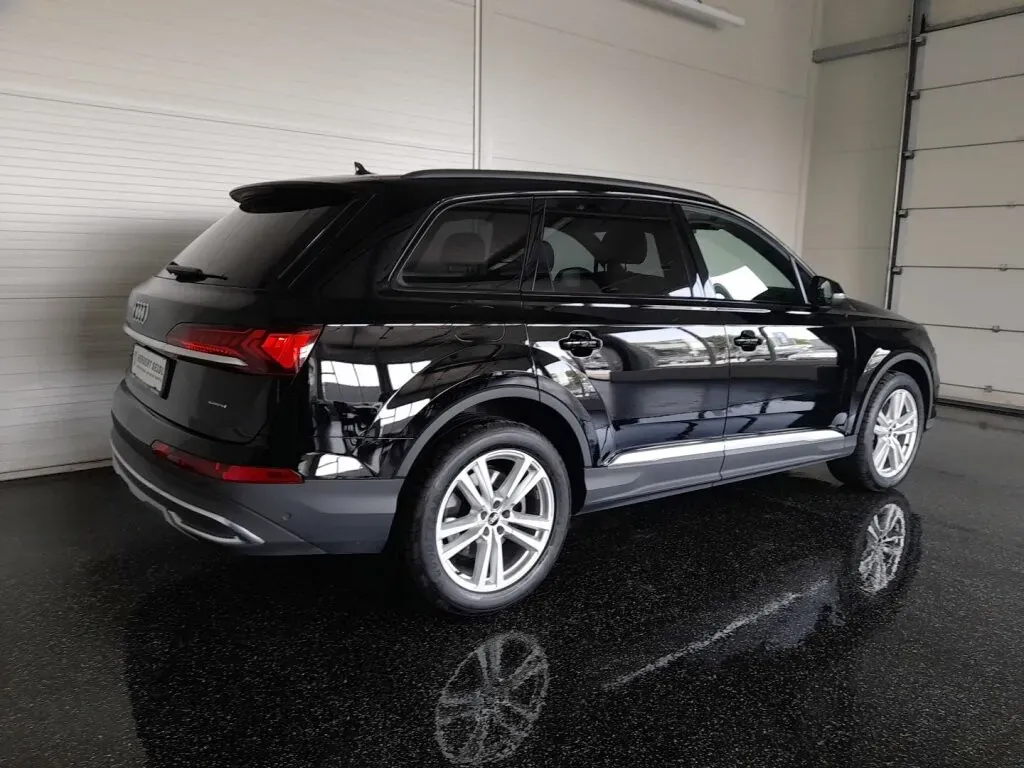 Audi Q7 2021 photo 2