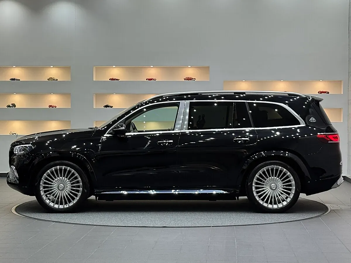 Mercedes-Benz Gls-Class 2023 photo 2