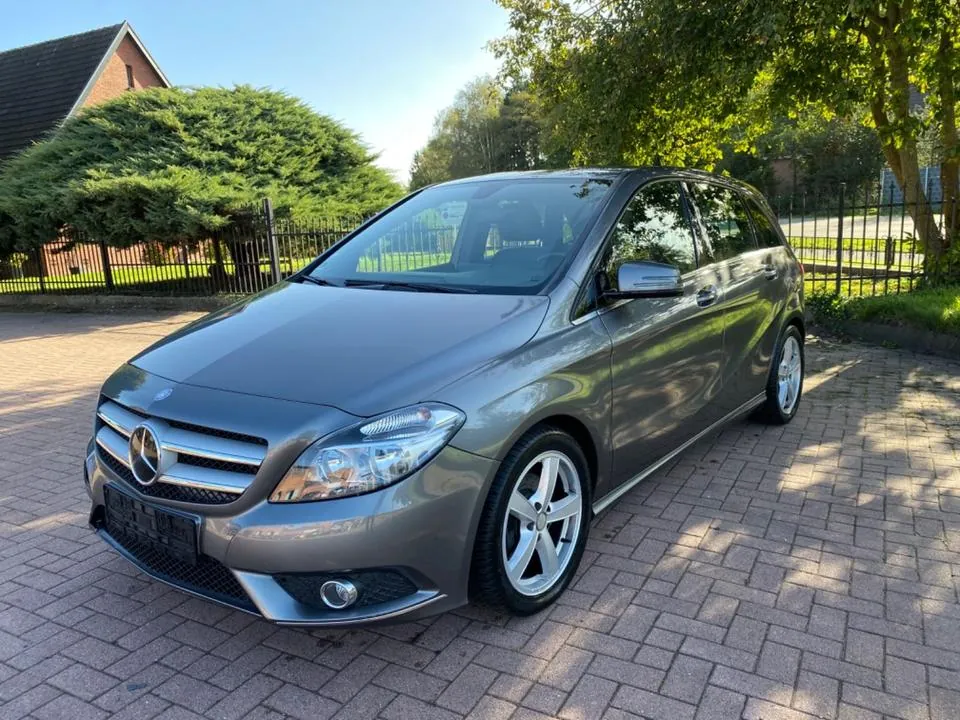 Mercedes-Benz B 180