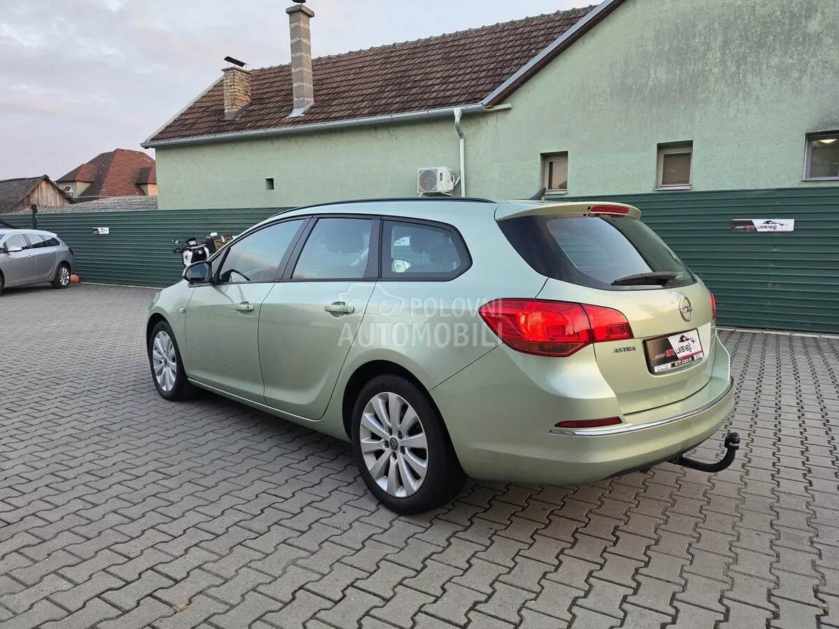 Opel Astra J 2013 photo 4