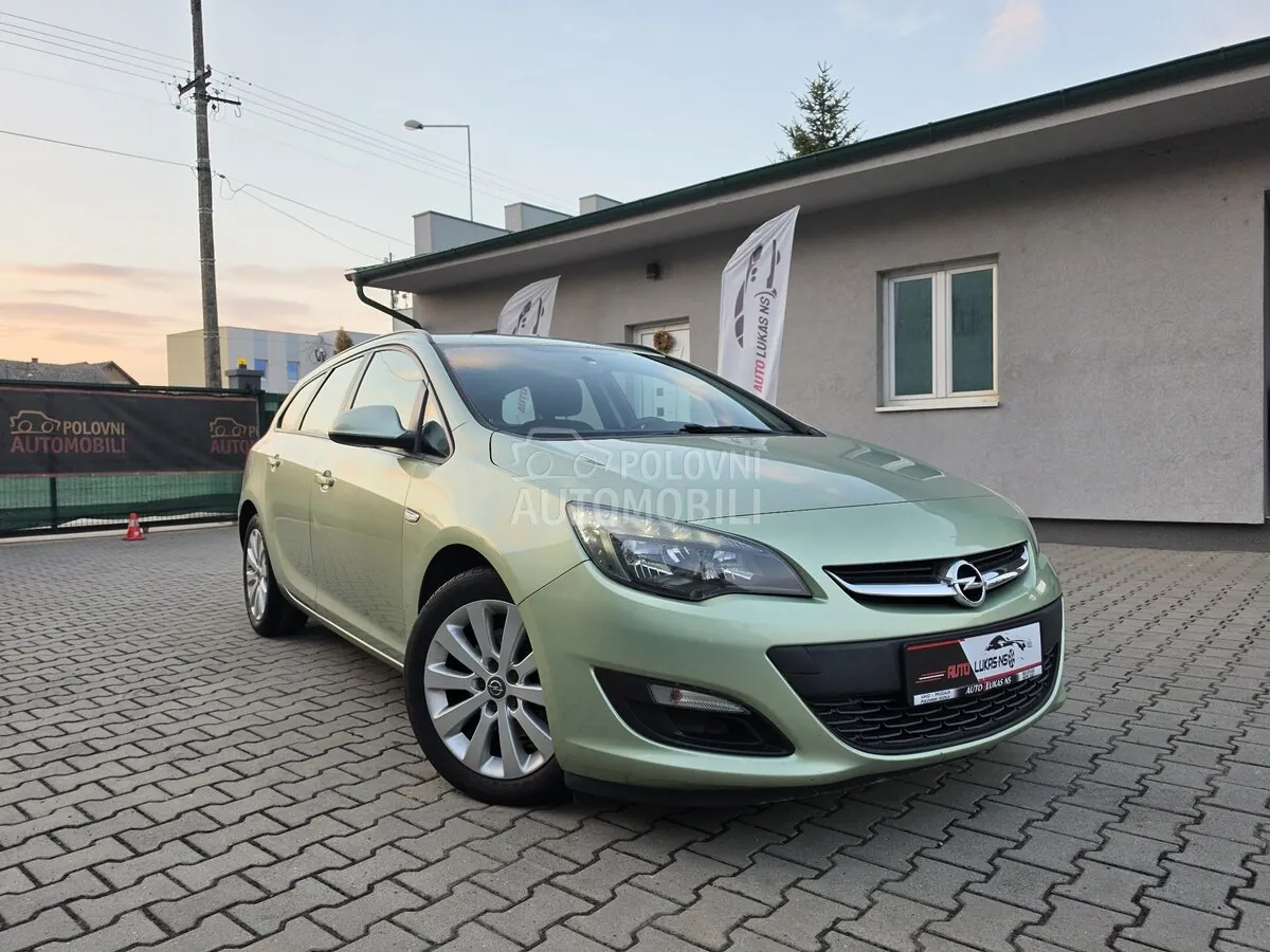 Opel Astra J 2013 photo 3