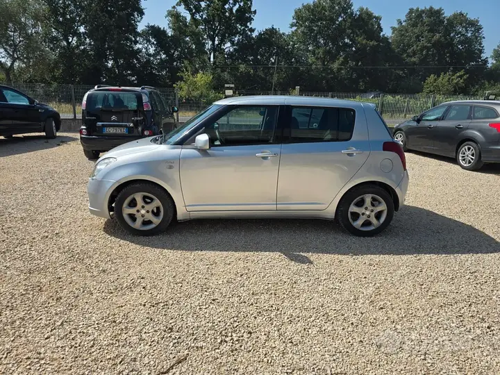 Suzuki Swift 2008 photo 3