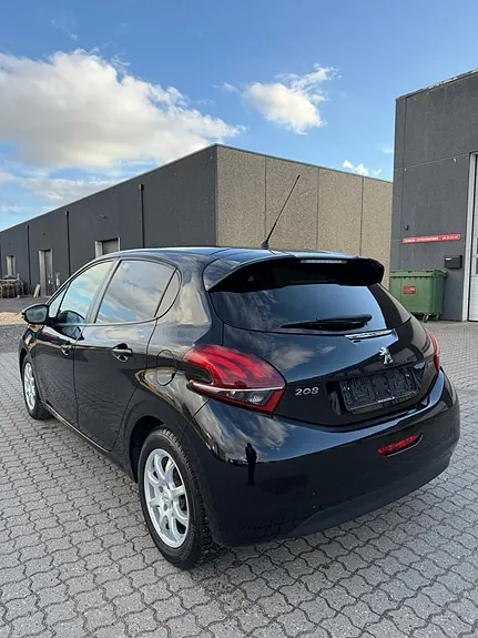 Peugeot 208 2016 photo 2