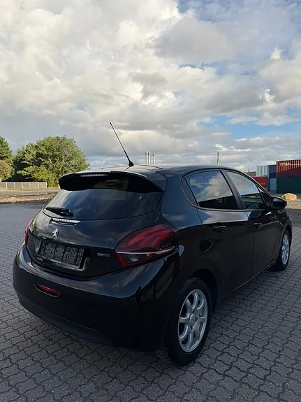 Peugeot 208 2016 photo 3