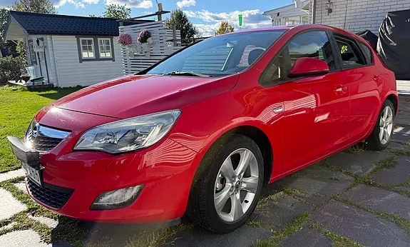 Opel Astra 2010 photo 2