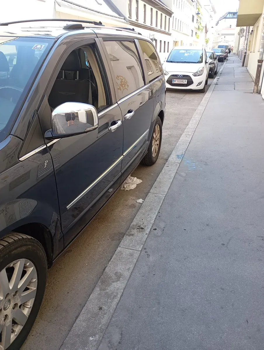 Chrysler Voyager 2009 photo 2
