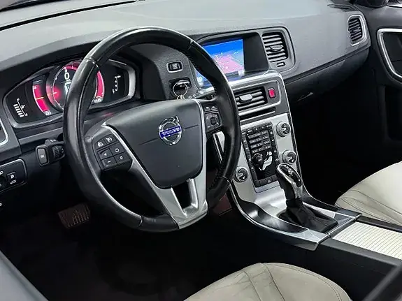 Volvo V60 2015 photo 2