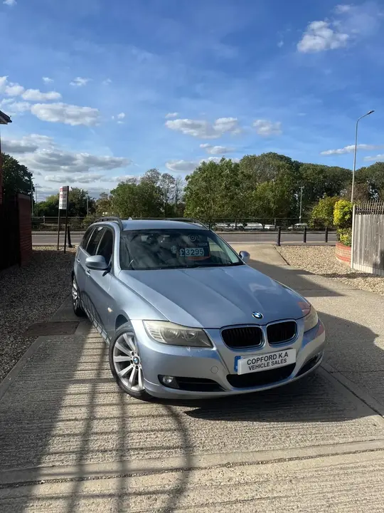 BMW 3 Series 2009 photo 2